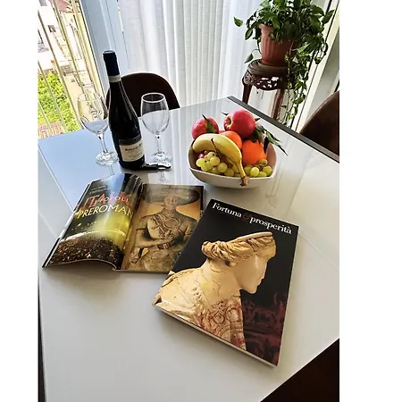 Loggetta Luna Intero Moderno In Centro